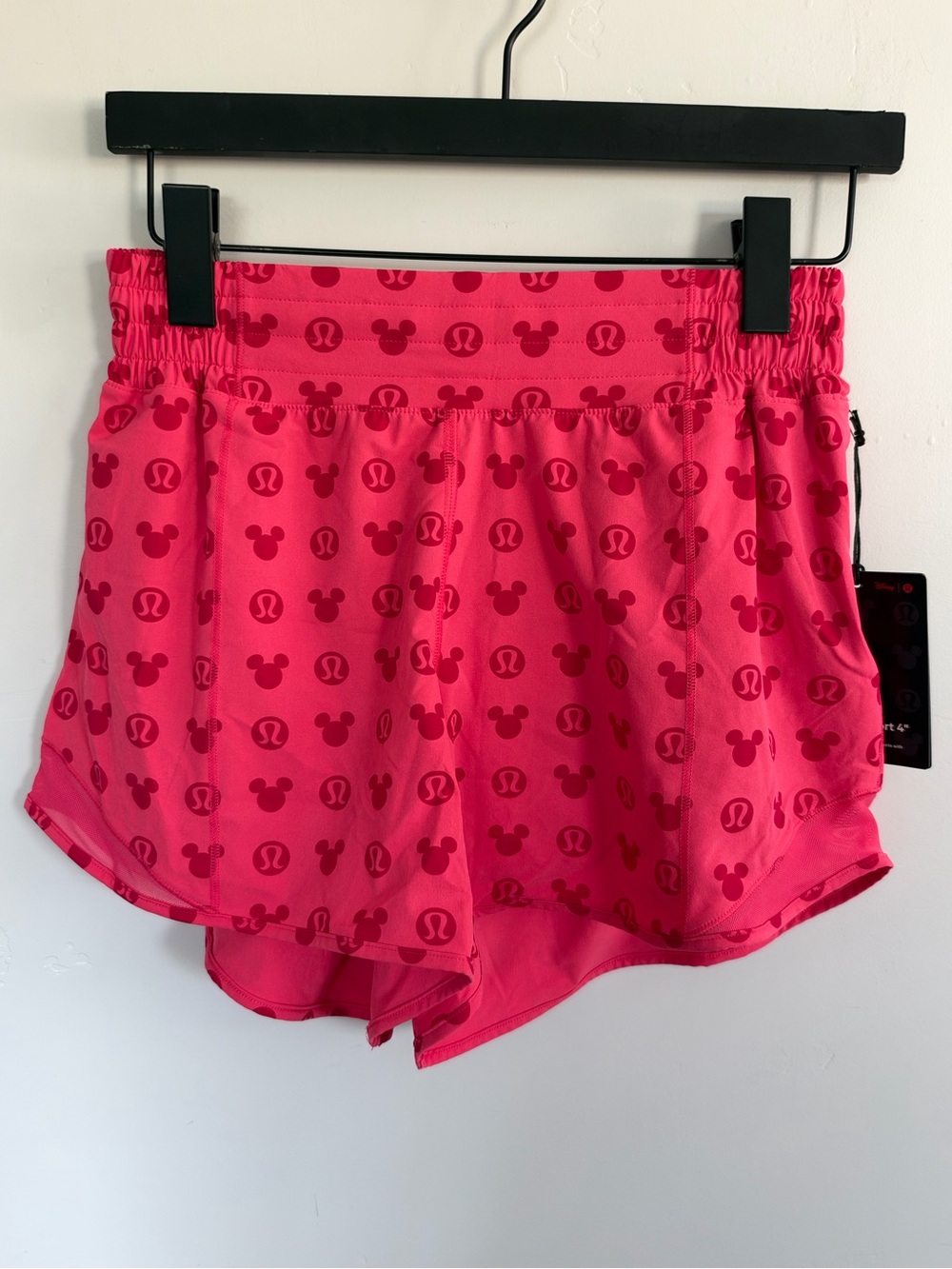 NWT Disney x Lululemon Hotty Hot High-Rise Short 4” Size 6